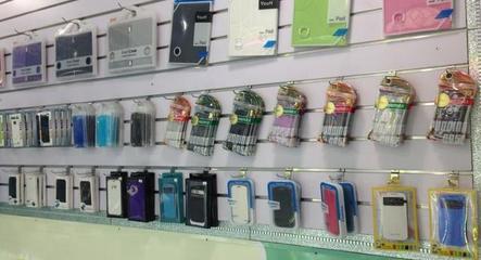 手機(jī)配件店接連關(guān)閉，自動(dòng)售貨機(jī)徹底取代3C實(shí)體店